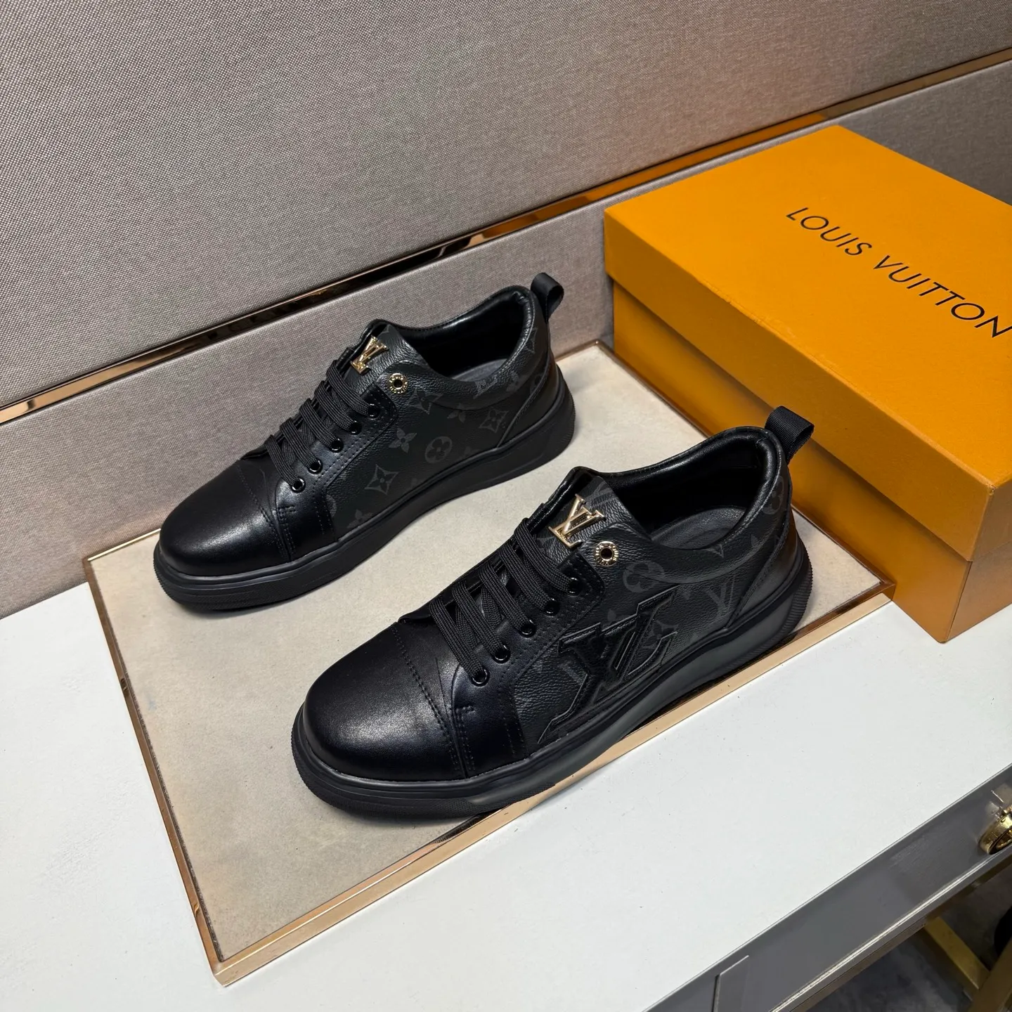 ⬛️Ex-factory price p400 [LV~] Men's casual shoes, 2025z cabinet sales simultaneously 🔶Code number: 38-44#️⃣ 🔷3 colors🔜The upper is made of multi-material splicing ➕Genuine leather lining, comfortable and breathable, sole: original comfortable and wear-resistant outsole, ⚠️real thing📱photographed🎬real thing is better📢📢📢